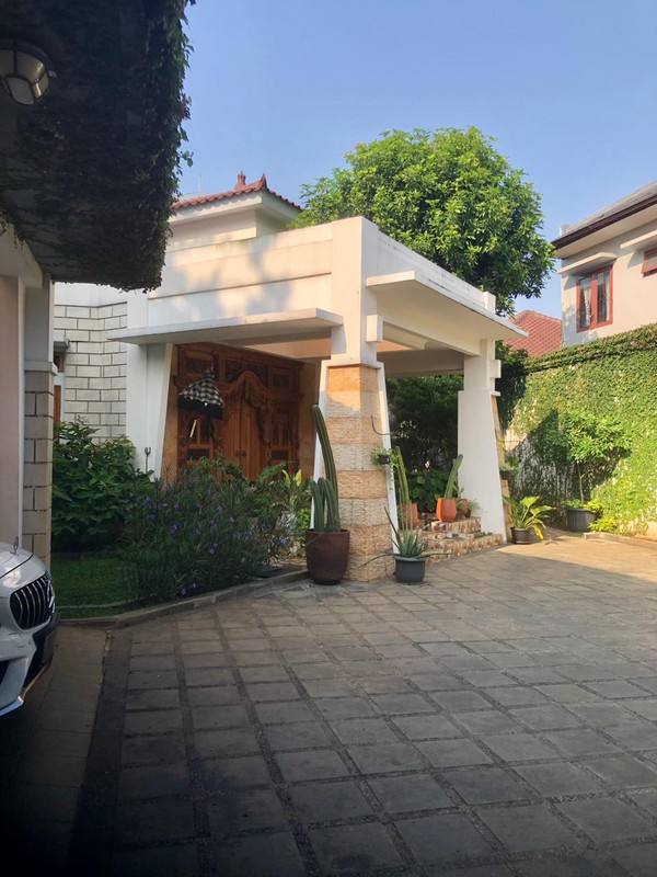  DIJUAL RUMAH MEWAH, TANAH NGANTONG,  DESIGN ETNIK 2LT DI JAGAKARSA