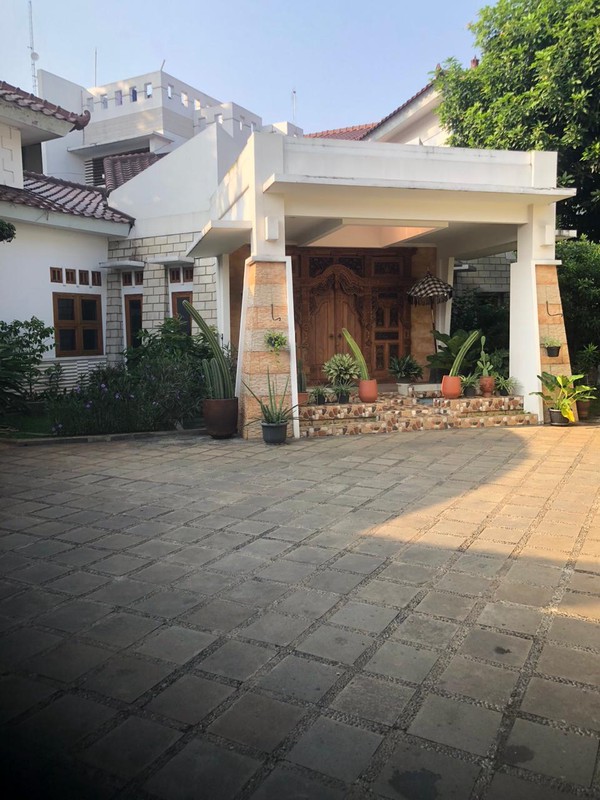  DIJUAL RUMAH MEWAH, TANAH NGANTONG,  DESIGN ETNIK 2LT DI JAGAKARSA