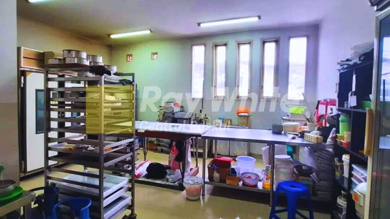 Rumah 3 Lantai di Sayap Astanaanyar Bandung