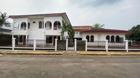 Rumah Row Jalan Lebar Posisi Hook 2 Lantai di Cinere Luas Tanah 800 m2