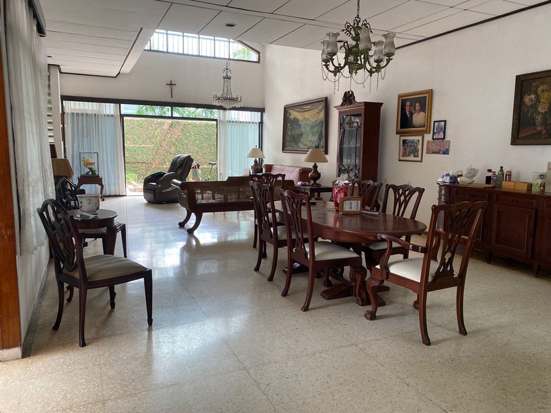 Rumah Row Jalan Lebar Posisi Hook 2 Lantai di Cinere Luas Tanah 800 m2