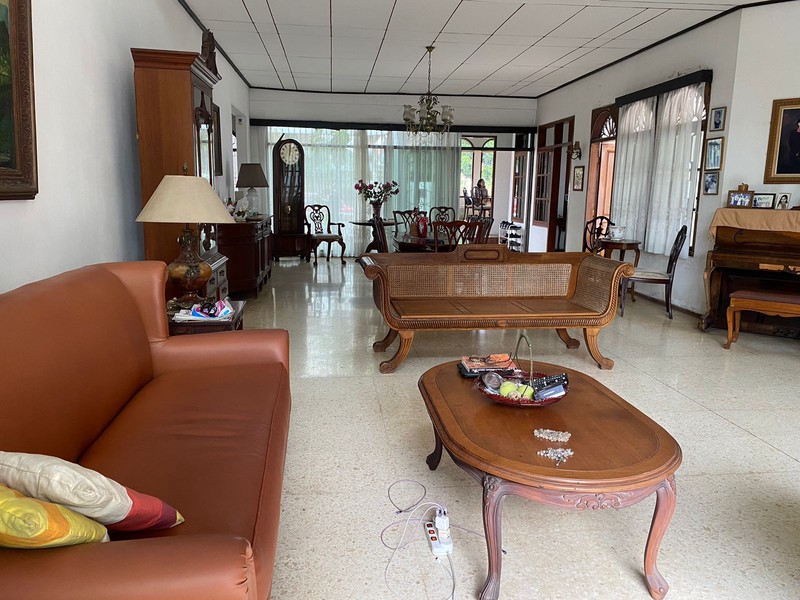 Rumah Row Jalan Lebar Posisi Hook 2 Lantai di Cinere Luas Tanah 800 m2