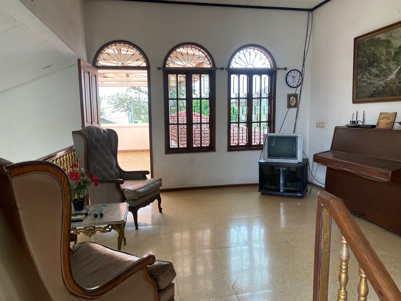 Rumah Row Jalan Lebar Posisi Hook 2 Lantai di Cinere Luas Tanah 800 m2