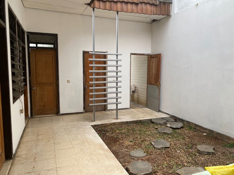 Rumah Row Jalan Lebar Posisi Hook 2 Lantai di Cinere Luas Tanah 800 m2