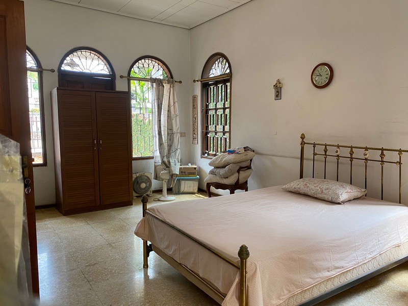 Rumah Row Jalan Lebar Posisi Hook 2 Lantai di Cinere Luas Tanah 800 m2