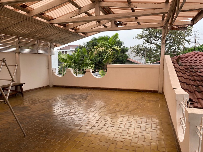 Rumah Row Jalan Lebar Posisi Hook 2 Lantai di Cinere Luas Tanah 800 m2