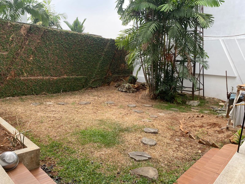 Rumah Row Jalan Lebar Posisi Hook 2 Lantai di Cinere Luas Tanah 800 m2