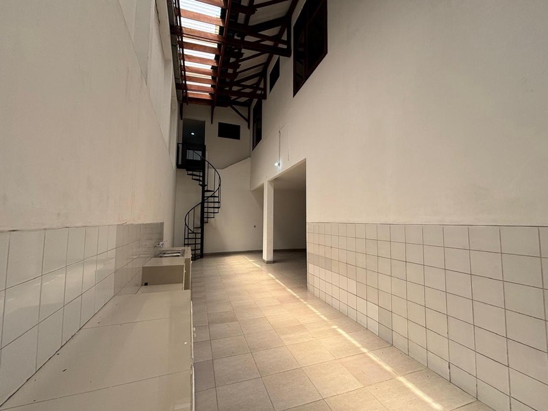 Rumah Luas di Villa Cinere Mas, Tangerang Selatan, dengan Lingkungan sangat Asri