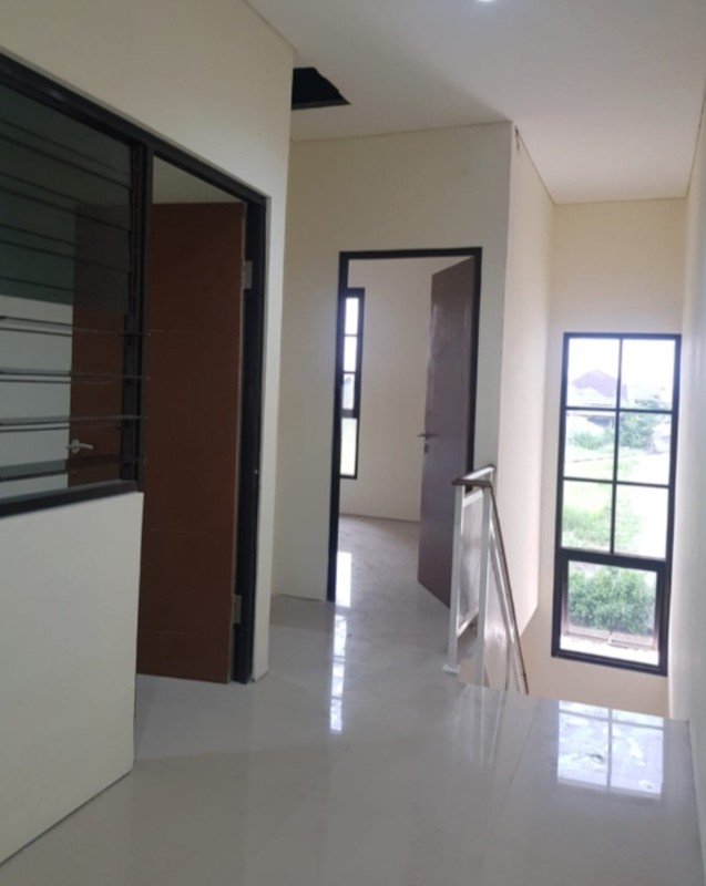 Dijual rumah baru modern 2 lantai minimalis medokan sawah