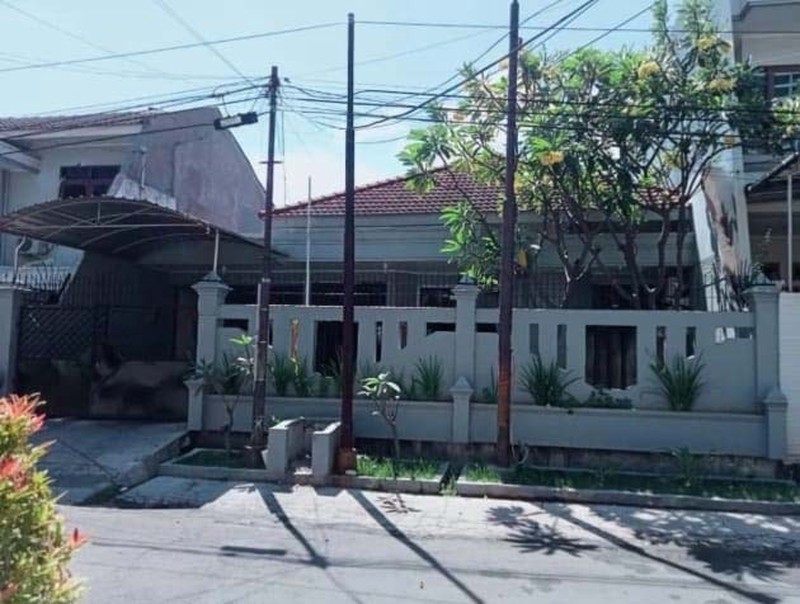 Dijual Rumah Dharmahusada Indah, Mulyorejo, Surabaya Timur Siap huni; lingkungan tenang; cocok untuk hunian keluarga