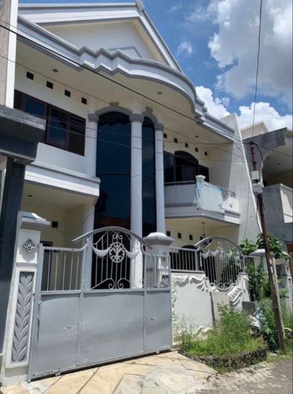 DIJUAL RUMAH 2,5 LANTAI DI EMBONG KARTIKO MALANG