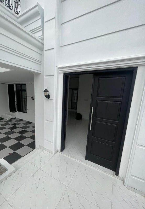 Rumah 2½ Lantai Siap Huni dengan Hunian Nyaman dan Asri @Sektor 9, Bintaro