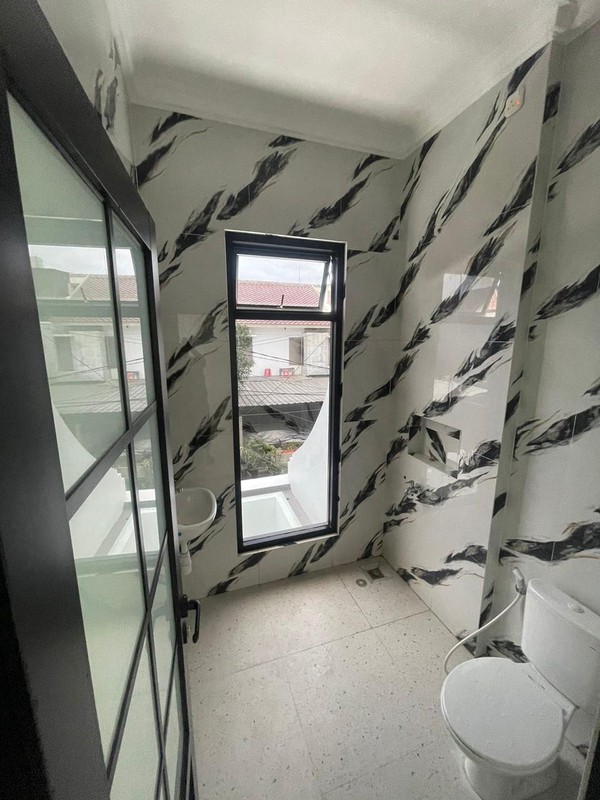 Rumah 2½ Lantai Siap Huni dengan Hunian Nyaman dan Asri @Sektor 9, Bintaro