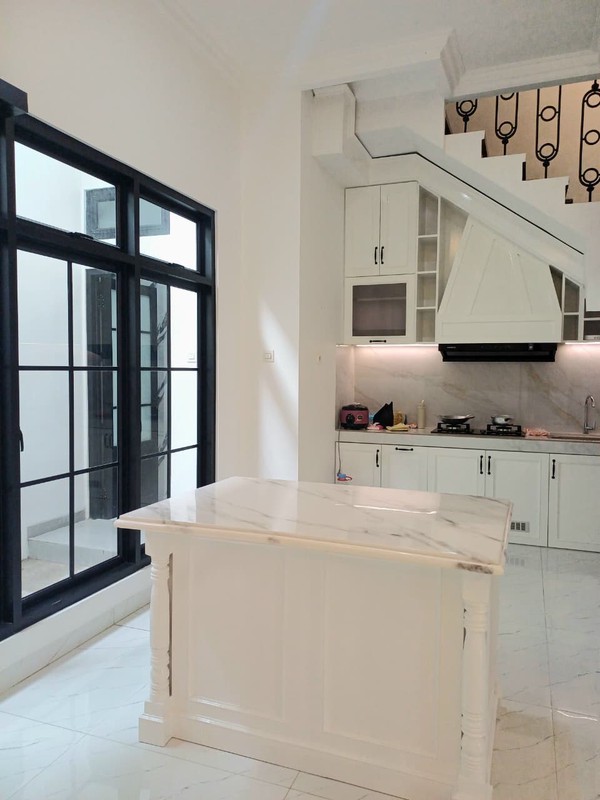 Rumah 2½ Lantai Siap Huni dengan Hunian Nyaman dan Asri @Sektor 9, Bintaro