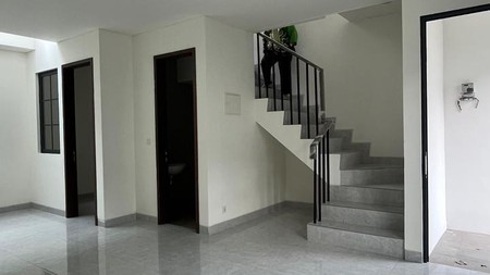 Rumah 2 Lantai Siap Huni dengan Hunian Nyaman dan Asri @Ciputat