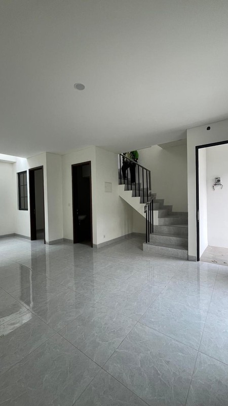 Rumah 2 Lantai Siap Huni dengan Hunian Nyaman dan Asri @Ciputat