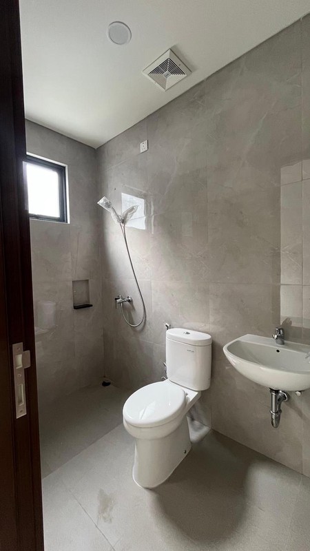 Rumah 2 Lantai Siap Huni dengan Hunian Nyaman dan Asri @Ciputat