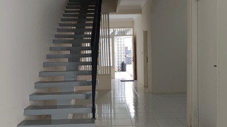 Rumah Siap Huni dengan Hunian Nyaman dan Asri di Ciputat