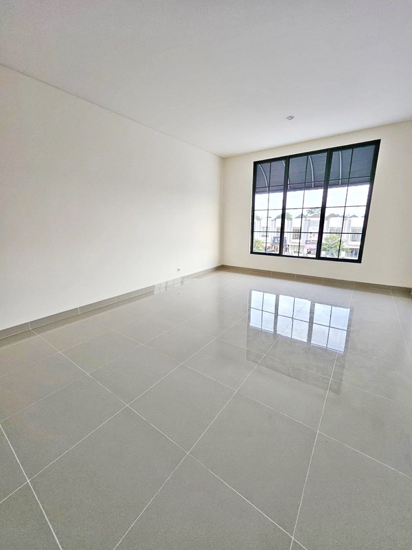 Ruko Premium traffic sangat tinggi di Madison Grande - Gading Serpong