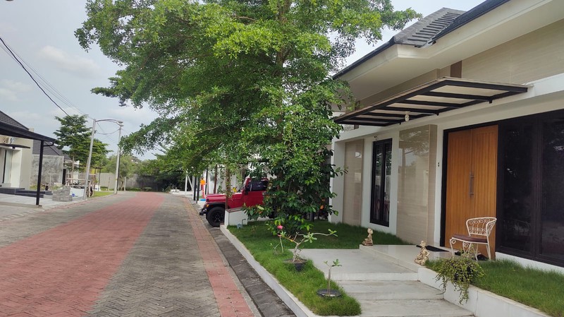 Rumah Mewah Pondok Permai Dengan Kolam Renang & Halaman Luas, Sinduadi, Mlati, Sleman