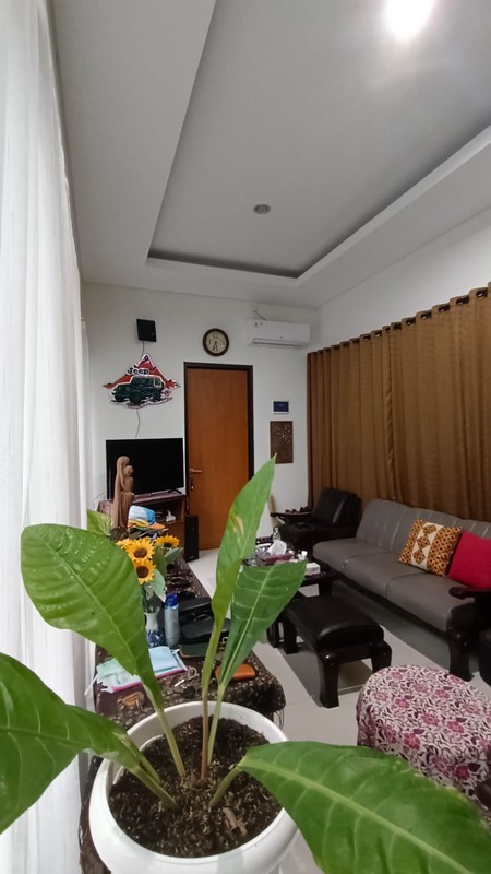 Rumah Mewah Pondok Permai Dengan Kolam Renang & Halaman Luas, Sinduadi, Mlati, Sleman