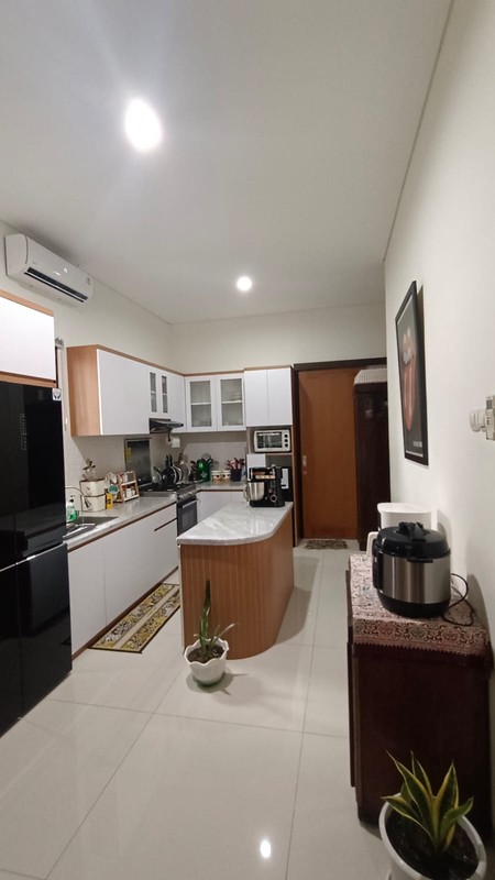 Rumah Mewah Pondok Permai Dengan Kolam Renang & Halaman Luas, Sinduadi, Mlati, Sleman