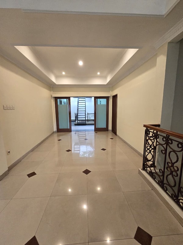 Rumah 2½ Lantai Siap Huni dengan Hunian Nyaman dan Asri @Tebet, Jakata Selatan