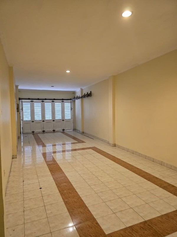 Rumah 2½ Lantai Siap Huni dengan Hunian Nyaman dan Asri @Tebet, Jakata Selatan
