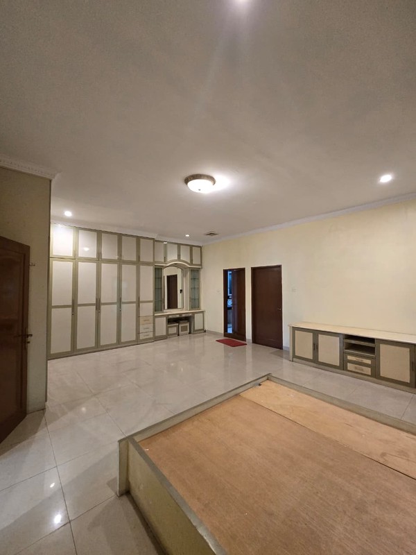 Rumah 2½ Lantai Siap Huni dengan Hunian Nyaman dan Asri @Tebet, Jakata Selatan