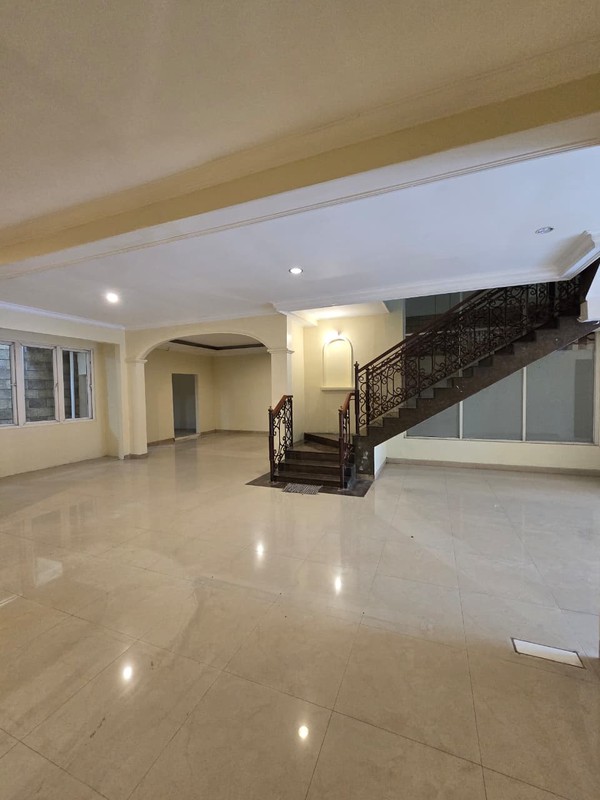 Rumah 2½ Lantai Siap Huni dengan Hunian Nyaman dan Asri @Tebet, Jakata Selatan