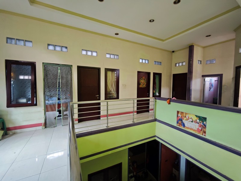 Rumah Usaha, jalan ramai hanya 100m dari Makaliwe Raya, sudah tinggi dari jalan lebar muka 10m, panjang 20m