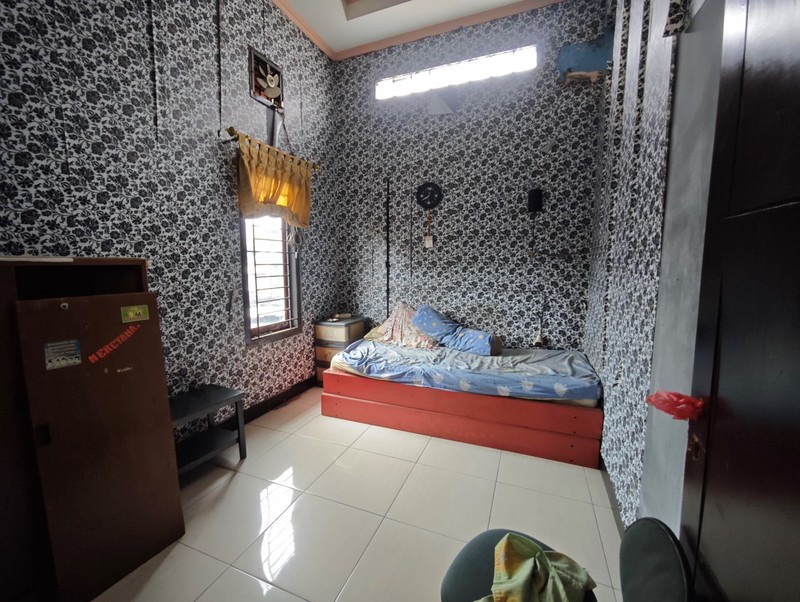 Rumah Usaha, jalan ramai hanya 100m dari Makaliwe Raya, sudah tinggi dari jalan lebar muka 10m, panjang 20m