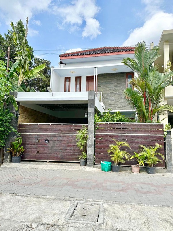 Rumah Mewah 2 Lantai Lokasi Sangat Dekat Dengan Pakuwon Mall, Condongcatur, Depok, Sleman