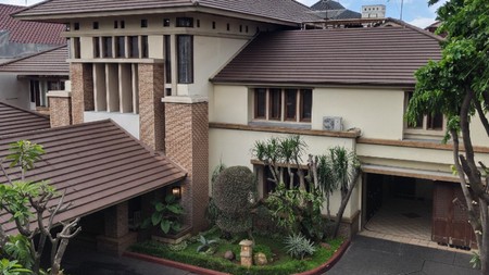 Rumah Sangat Terawat Dalam Komplek Area Kemang