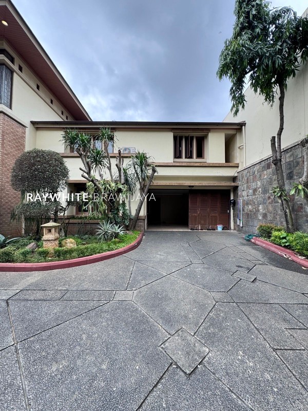 Rumah Sangat Terawat Dalam Komplek Area Kemang