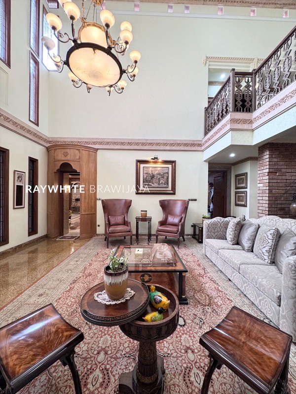 Rumah Sangat Terawat Dalam Komplek Area Kemang