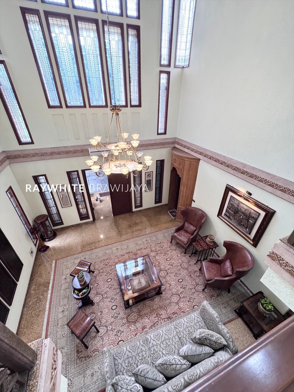 Rumah Sangat Terawat Dalam Komplek Area Kemang