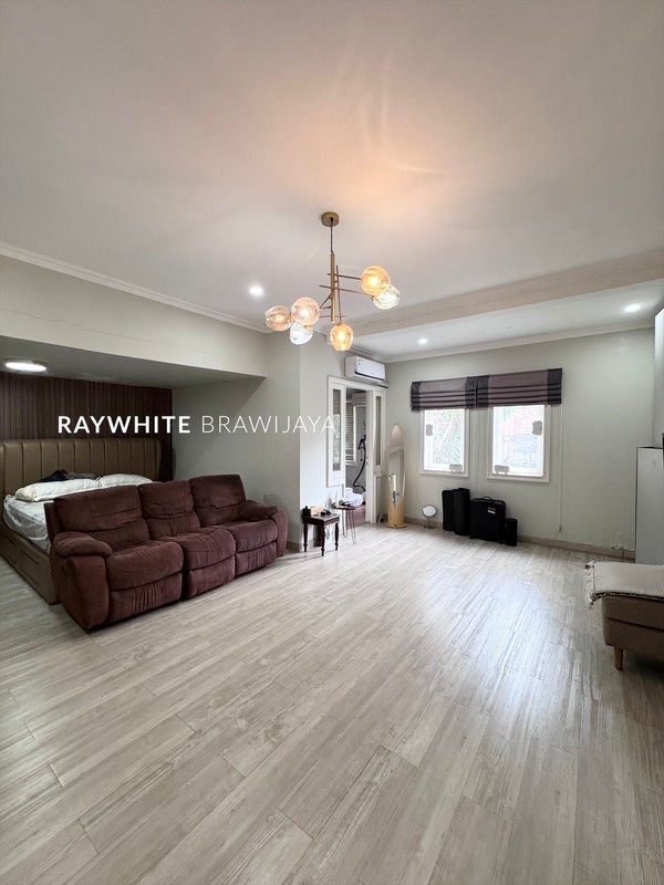 Rumah Sangat Terawat Dalam Komplek Area Kemang