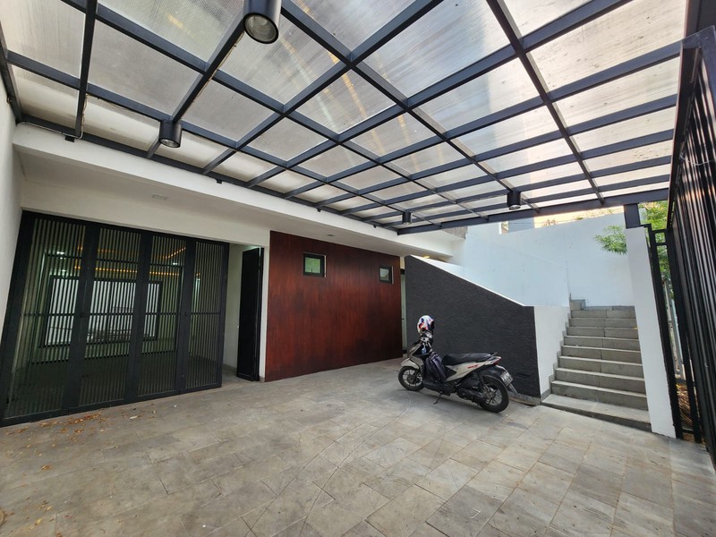 Dijual Rumah Minimalis 3 Lantai di Citra Dua Extension
