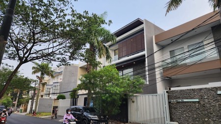 Dijual Rumah Minimalis 3 Lantai di Citra Dua Extension