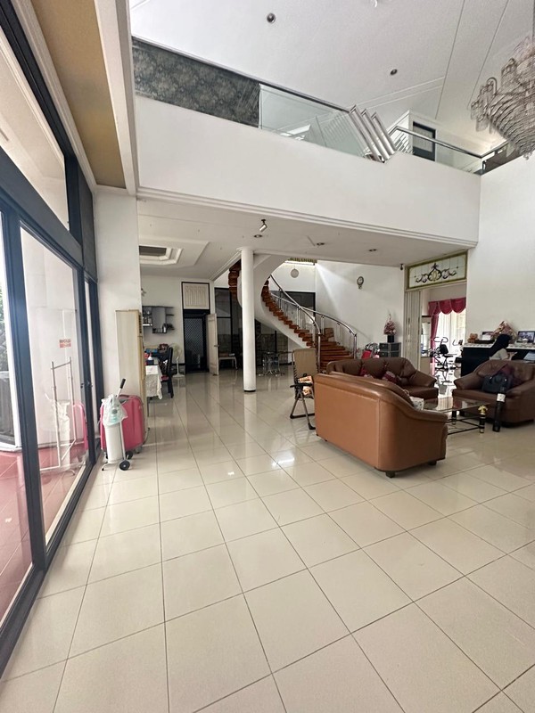 MURAH Luas 600 m2 Dijual Rumah Raya Satelit - Sukomanunggal - Surabaya Barat - Hadap Nol Jalan Raya Komersial Area Cocok Buat Segala Usaha / Dibangun Ulang Buat Pertokoan Ruko