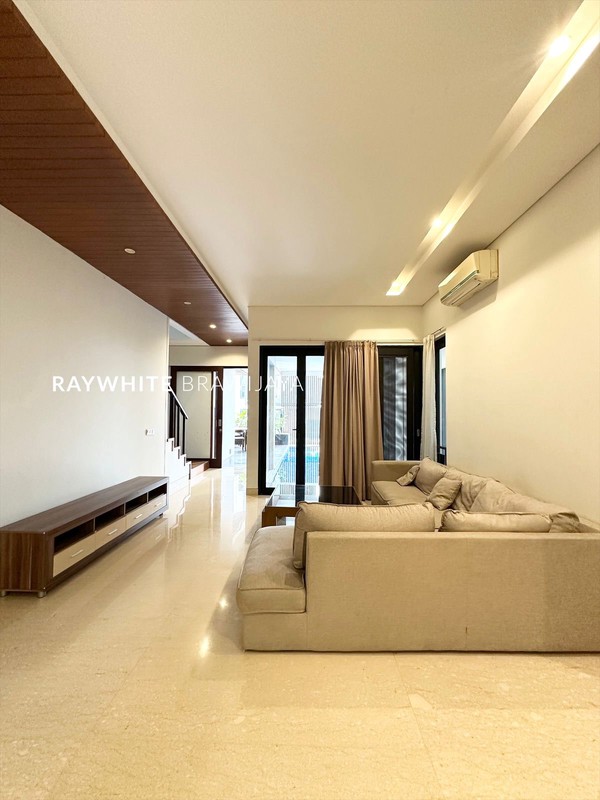 Rumah Modern Minimalist Lingkungan Tenang Area Bdn Cilandak