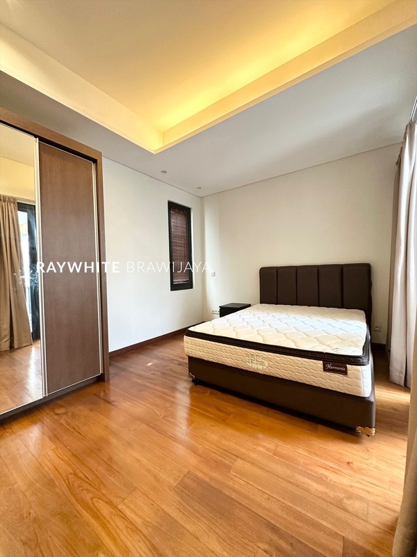 Rumah Modern Minimalist Lingkungan Tenang Area Bdn Cilandak