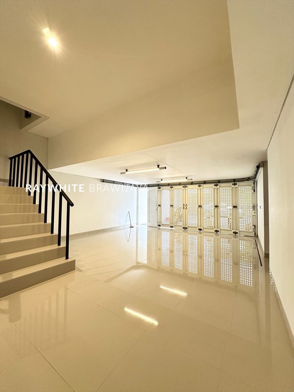 Rumah Modern Minimalist Lingkungan Tenang Area Bdn Cilandak