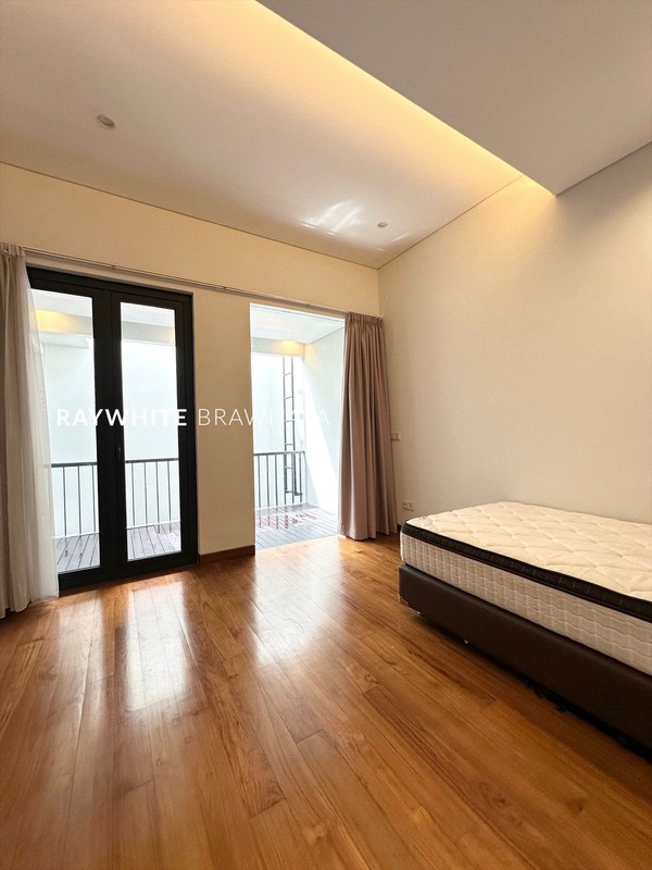 Rumah Modern Minimalist Lingkungan Tenang Area Bdn Cilandak