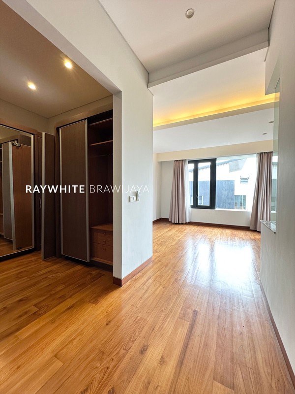 Rumah Modern Minimalist Lingkungan Tenang Area Bdn Cilandak