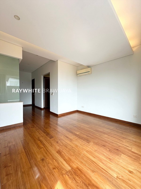 Rumah Modern Minimalist Lingkungan Tenang Area Bdn Cilandak
