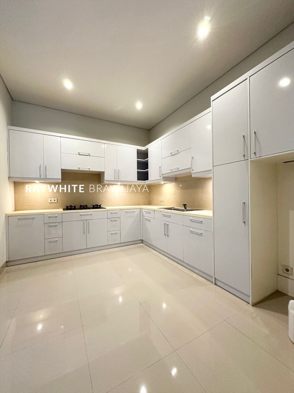 Rumah Modern Minimalist Lingkungan Tenang Area Bdn Cilandak