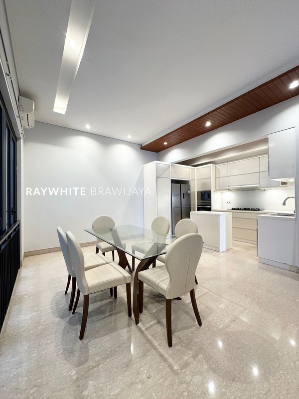 Rumah Modern Minimalist Lingkungan Tenang Area Bdn Cilandak