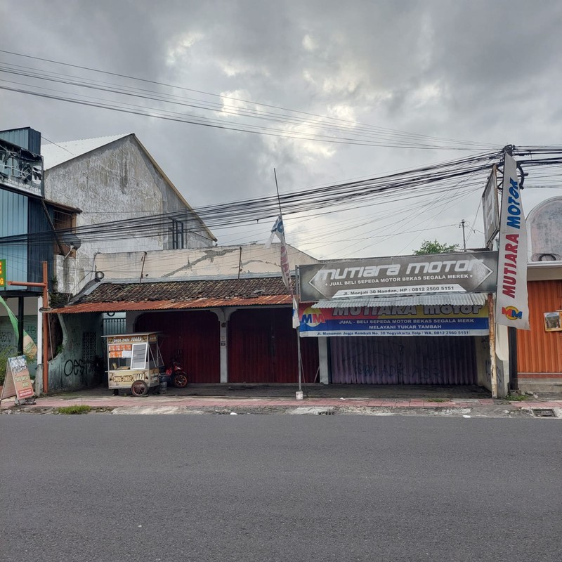 Tanah Bonus Bangunan Dijual di Jalan Monjali - Lokasi Premium